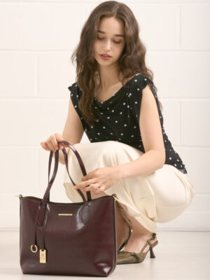 CLASSIC SHOULDER BAG