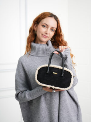 COSY FUR BARREL BAG