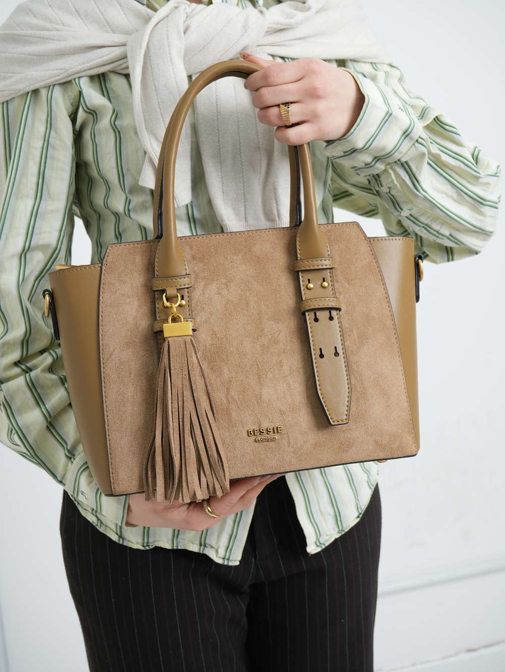 BB7670_16