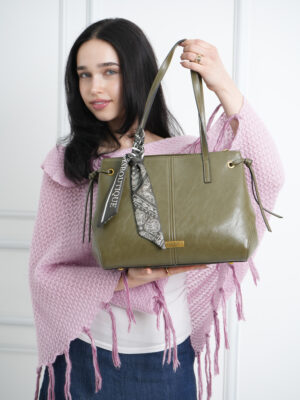 EVERYDAY ESSENTIAL SHOULDER BAG