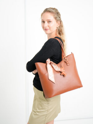 SCULPTED PEBBLED SHOPPER BAG
